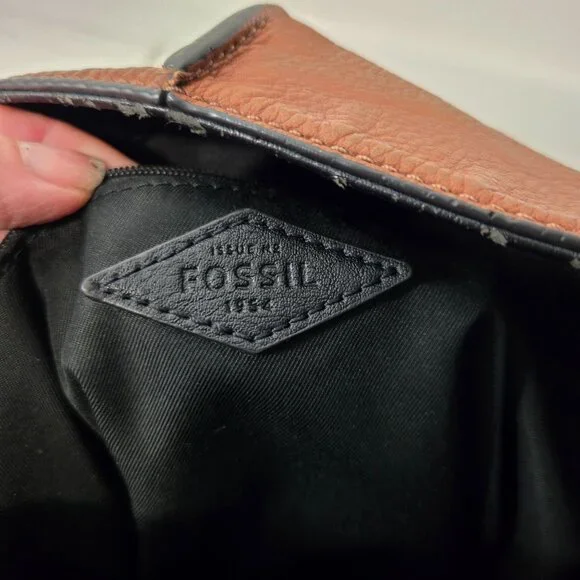 Fossil Brown Cow Hide Leather Crossbody Bag Medium Snap Closure Adjustable - Picture 16 of 16